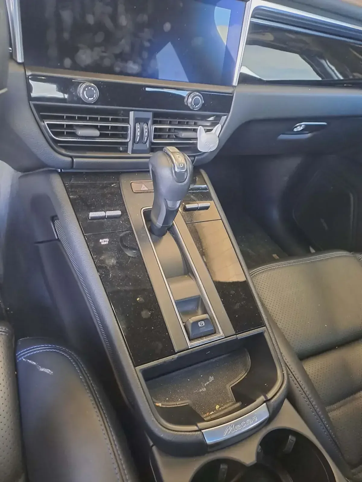 Panel centralny z dźwignią biegów po czyszczeniu